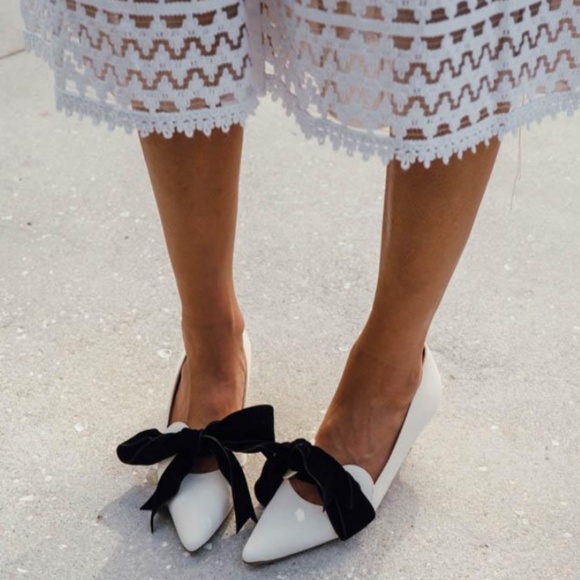 SOLD❌Manolo Blahnik Black Leather Serba Bow Pumps - Picture 2 of 8